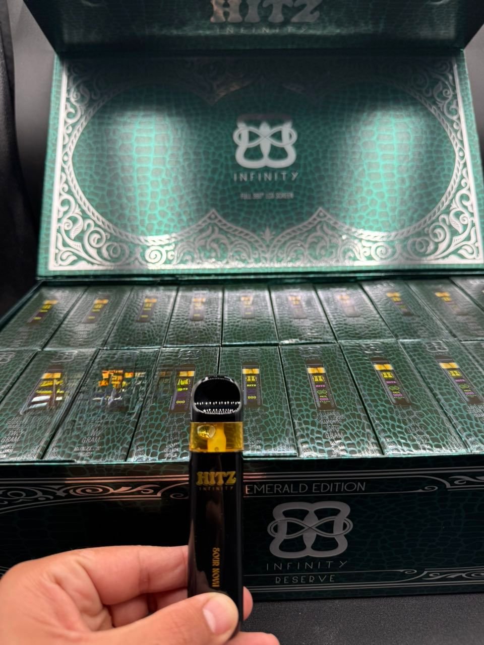 Hitz Infinity Emerald Edition 2G Disposable - Live Resin Sugar Diamonds Hitz Infinity Emerald Edition 2G Disposable - Live Resin Sugar Diamonds